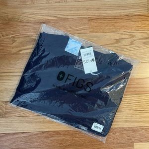 NWT Figs Scrubs Catarina one pocket top in Purple Jam